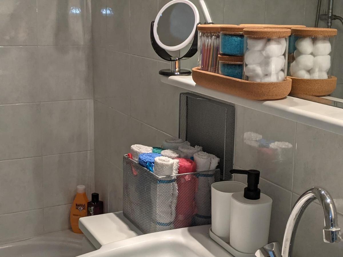 Luxurious Sea View Apartment Пирей Экстерьер фото